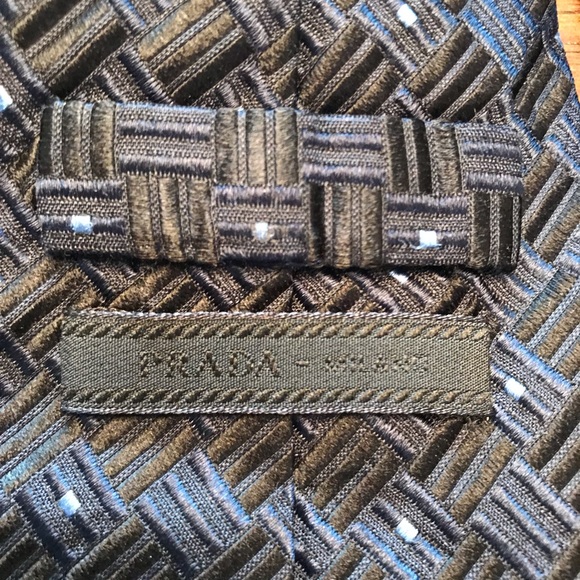 BLACK PRADA  SMALL POLKA DOTTED SILK 💯 TIE - Picture 3 of 7